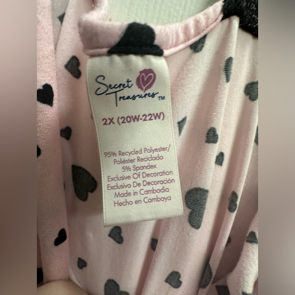 2X (20W-22W) Secret Treasures nightie. Pink with black hearts. Adjustable straps - Picture 4 of 6